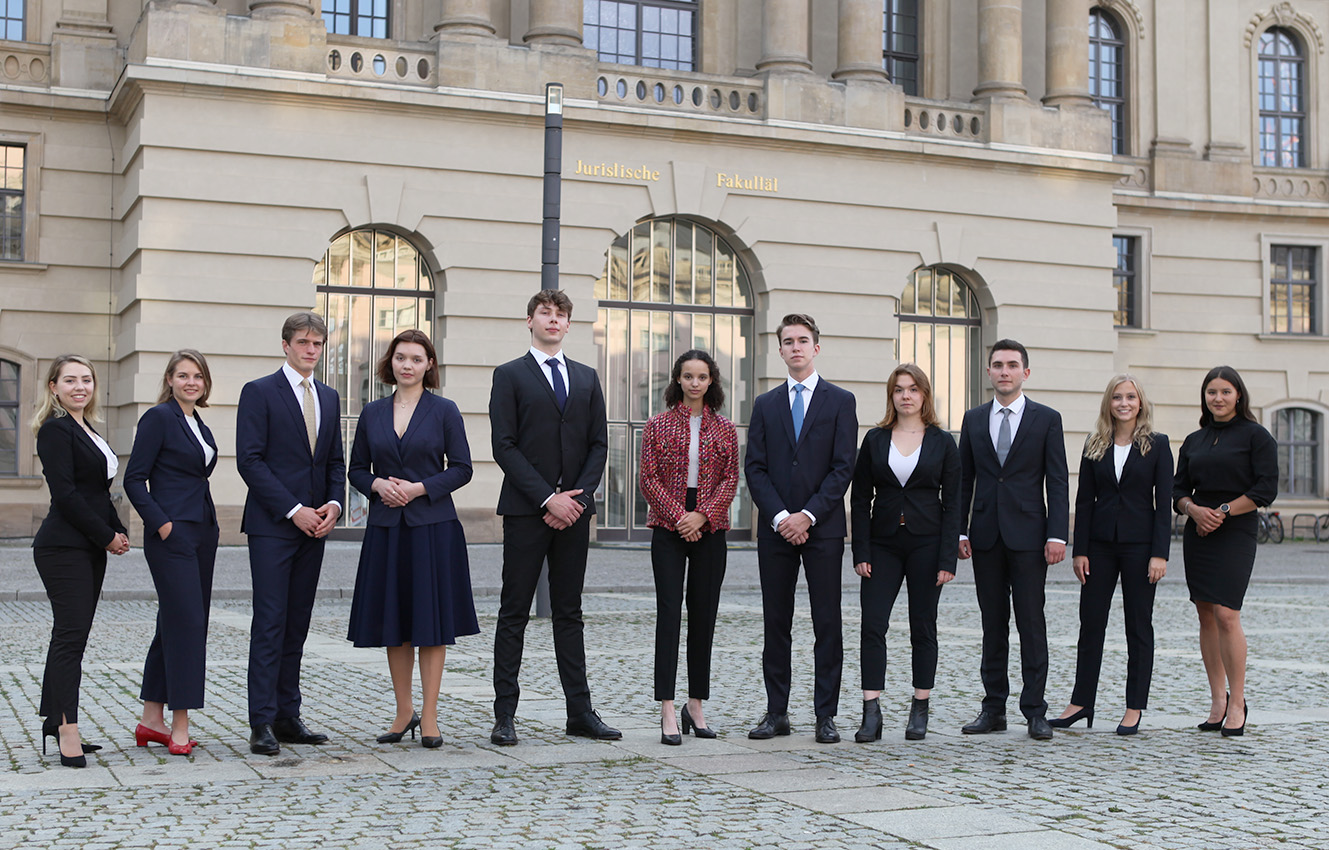 HU Vis Moot Team 2021/22