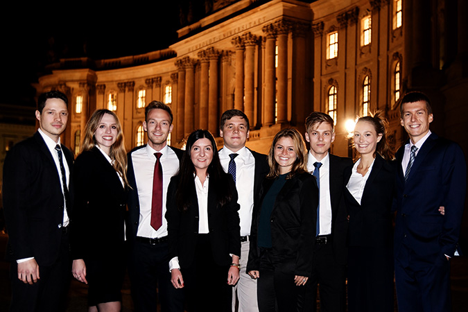 V.l.n.r.: Julian Bickmann (Coach), Caterina Foti (Coach), David Zimmer (Coach), Madalina Luca, Georg Stigelbauer, Lena Schwarz, Malte Benfeld, Katharina Bodahl, Boyan Arshinkov