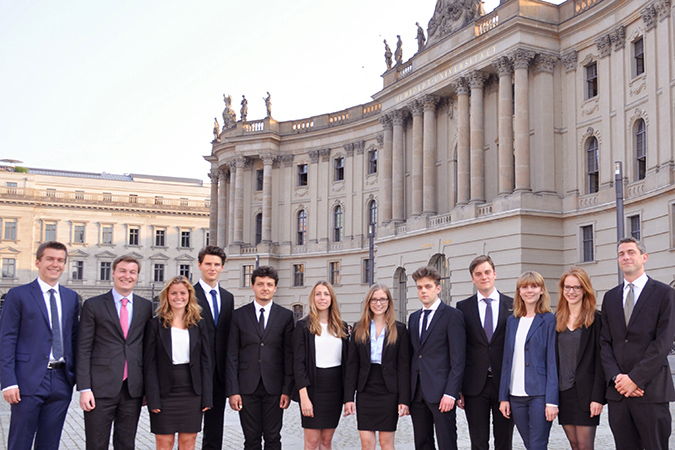 V.l.n.r.: Boyan Arshinkov, Tun de Jong, Lena Schwarz, Maximilian Petkovic, Talib Gasanov, Sophie Kamenz, Julia Goos, Philipp Keul, Paul Nicklas, Vanessa von Wulffen, Lisa Marie Koop, Benedikt Schwarzkopf