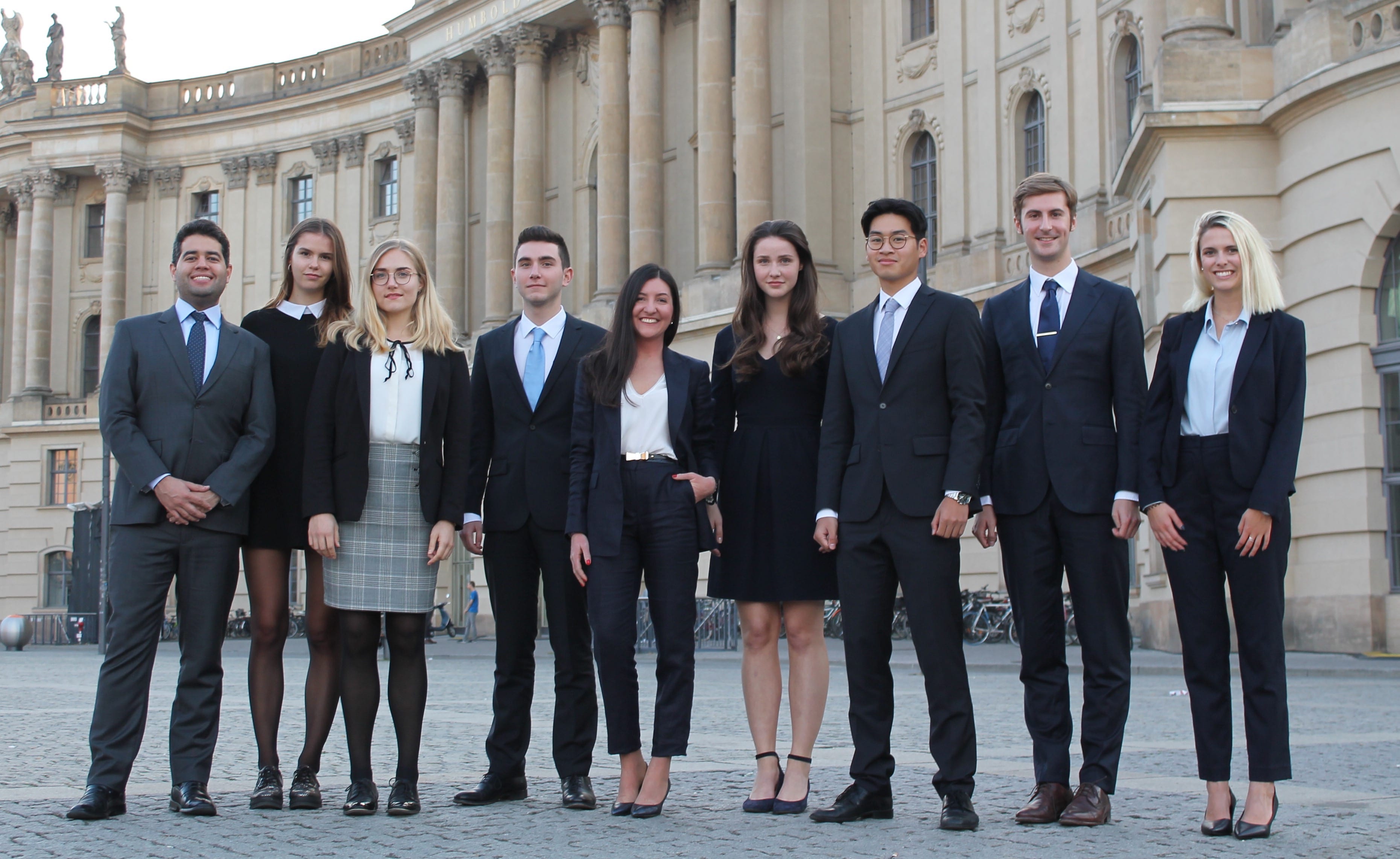 V.l.n.r.: Fabio Cavalcante (Coach), Greta Niehaus, Anne Philippczyk, Oguzhan Samanci, Madalina Luca (Coach), Sophie Stöwe, Huy Nguyen, Oliver Pollakowsky, Ann-Kristin Wagner (Coach)